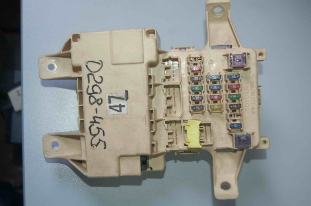 блок предохранителей тойота аллион 240