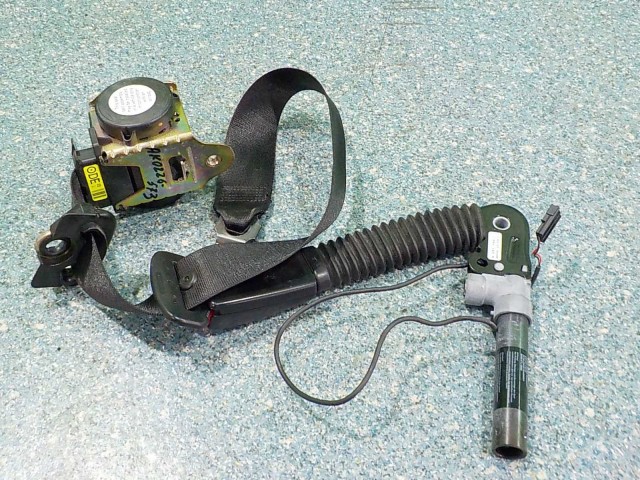 Преднатяжитель ремня водителя. Преднатяжитель ремня водителя. Преднатяжитель ремня пассажира golf 4. Преднатяжитель для кабеля. Преднатяжитель ремня водителя.