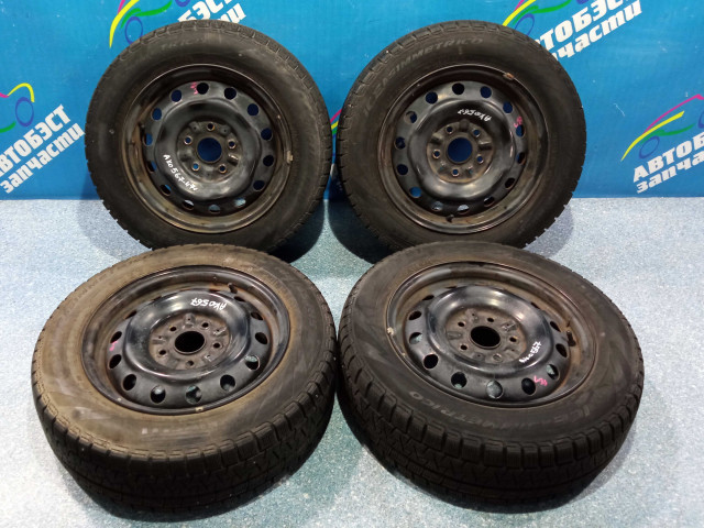 Комплект колёс<br />(185/65 R15 88Q, Pirelli Winter Ice Asimmetrico, M+S, 15x6jj, ET45, 5x114.3, ЦО (DIA): 60.1 mm) TOYOTA NADIA